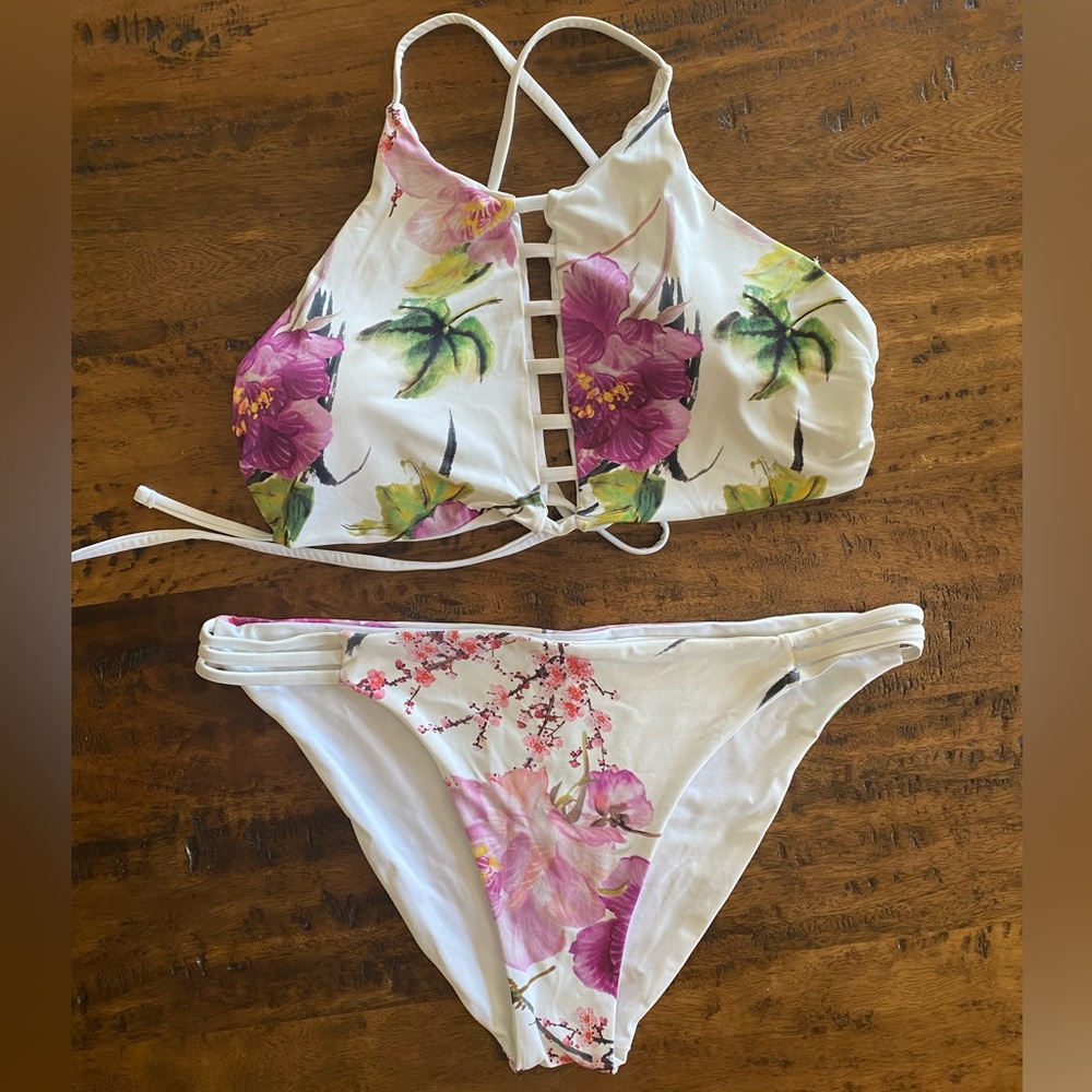 EUC 2 PIECE REVERSIBLE SWIM SUIT